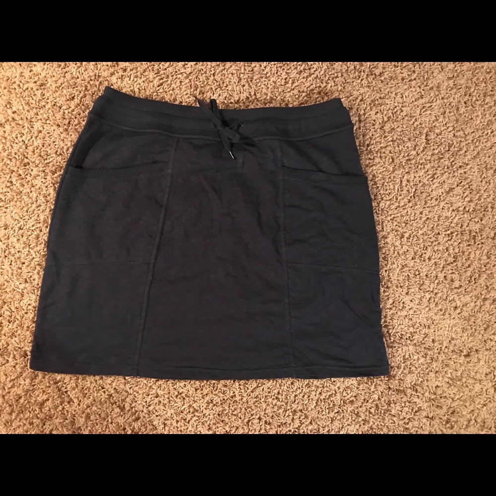 Navy knit skirt